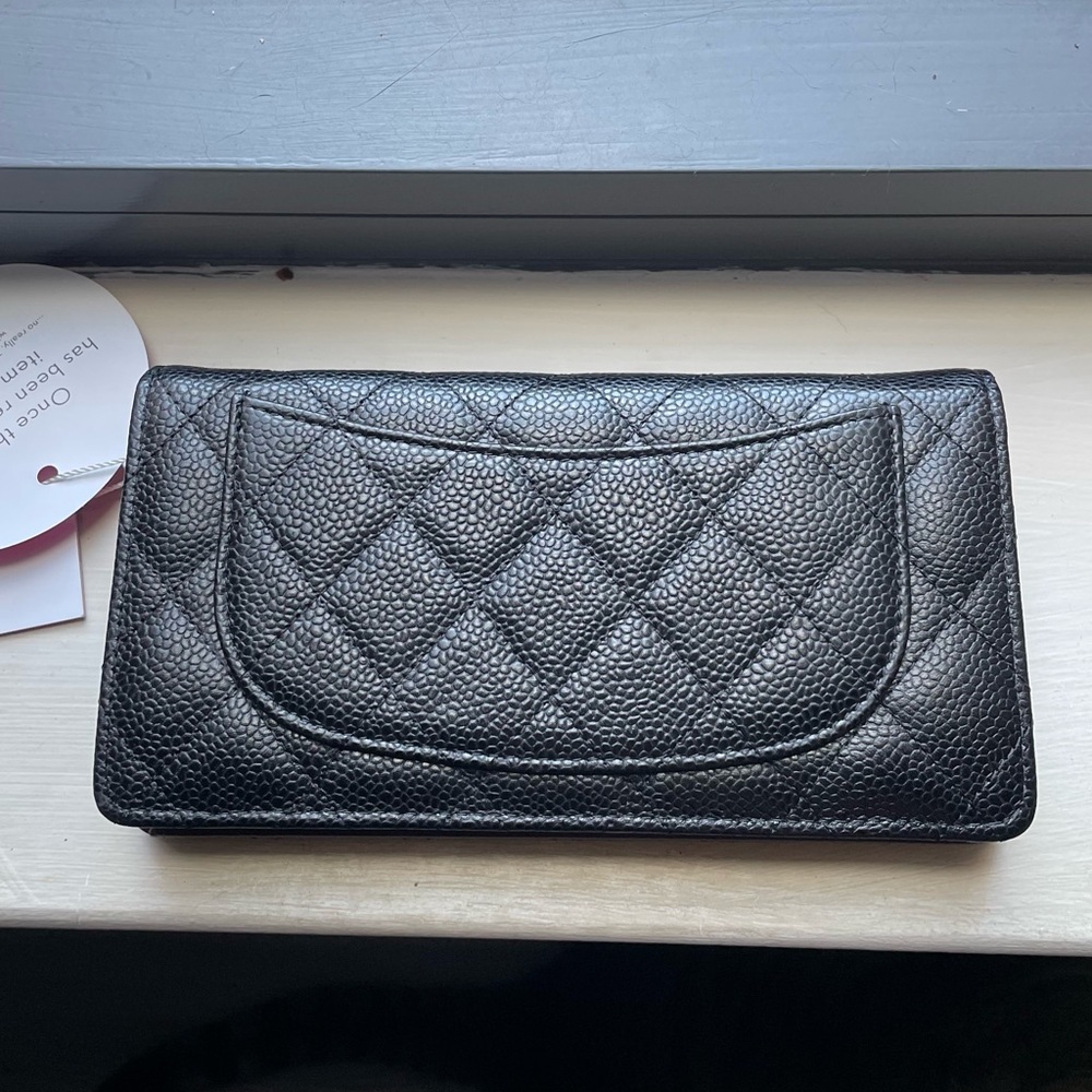 Chanel Caviar Quilted Yen Wallet - Picture 16 of 16
